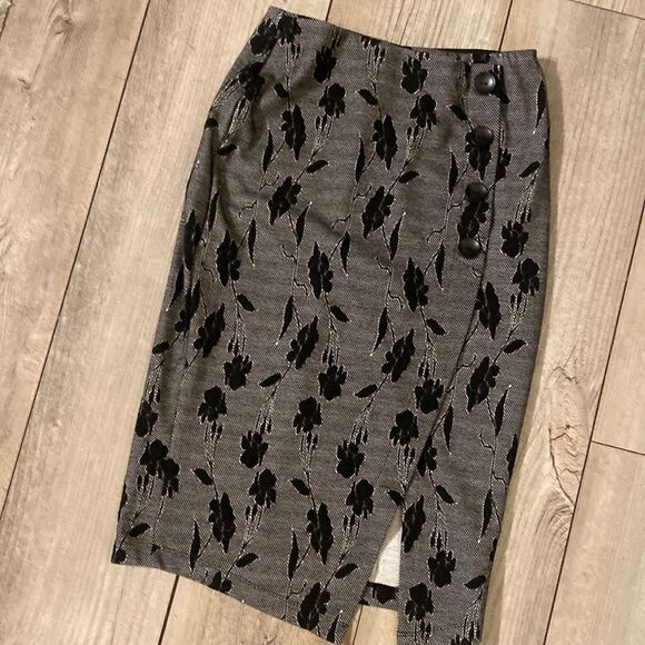 CHANCES R Small A Line Skirt - Picture 1 of 7